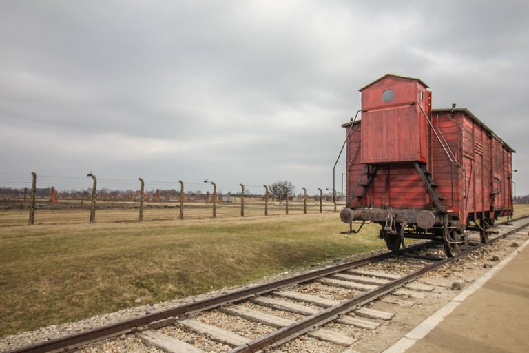 zugabteil-auschwitz.jpg