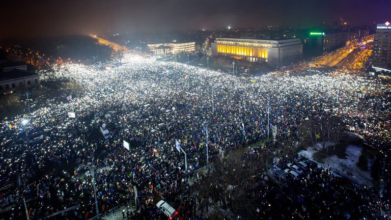 romania-corruption-protests-2.jpg