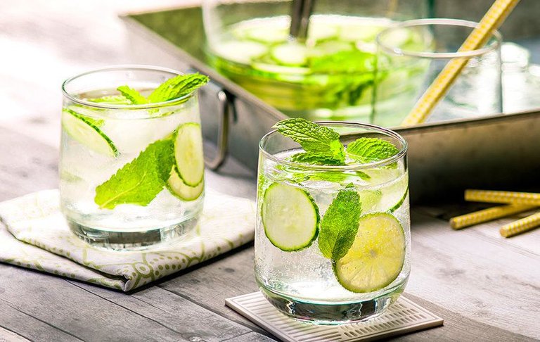 Cucumber-Mint-Water_900-900x570.jpg