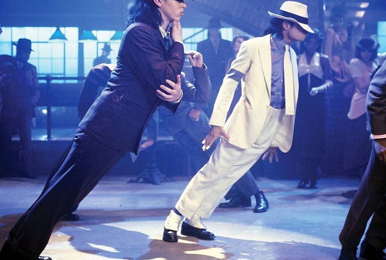 Smooth-Criminal-michael-jackson-7446671-2200-1487.jpg