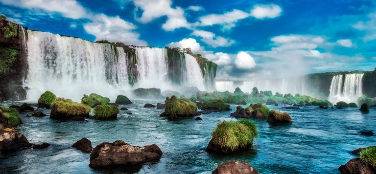 Iguazu Falls Waterfall in South America waterfalls of the Iguazu River on the border of the Argentine province of Misiones and the Brazilian state of Paraná (2).jpg