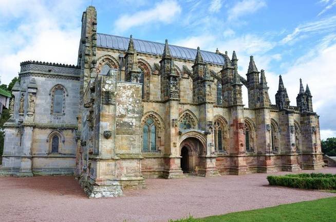 scotland-united-kingdom-rosslyn-chapel-roslin.jpg