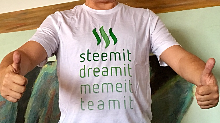 Detlev with Steemit T-shirt - Steemit, Dreamit, Memeit, Teamit V2.png