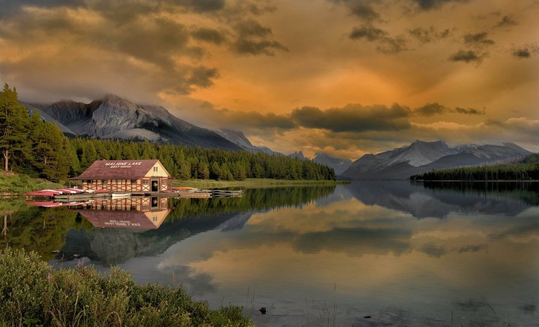 PX-Maligne-Lake-Moody.jpg