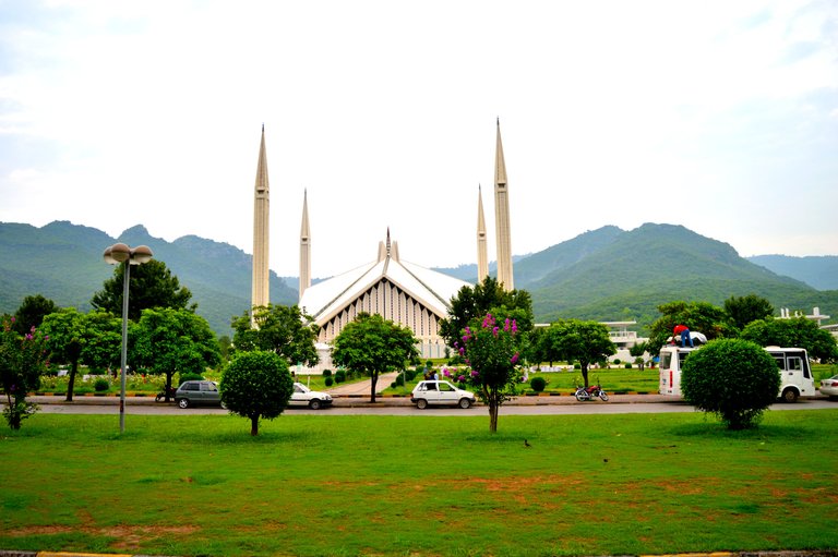 Shah_Faisal_Mosque_1.JPG