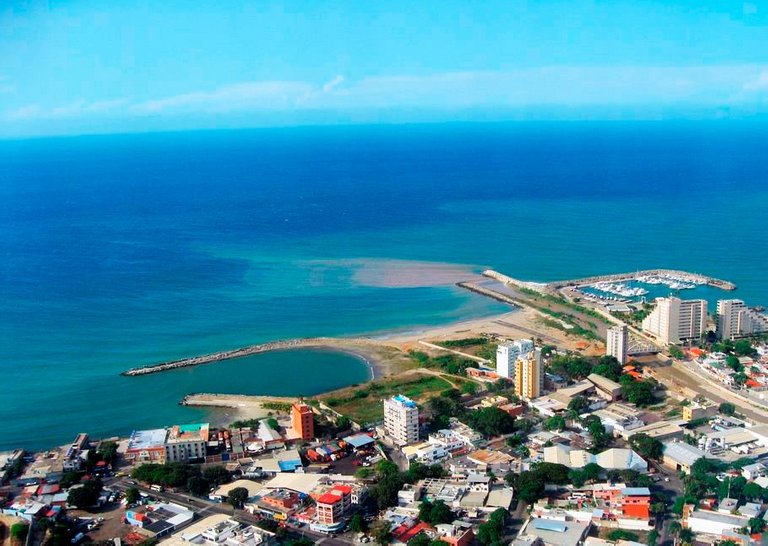 Puerto_Viejo,_Catia_La_Mar.jpg