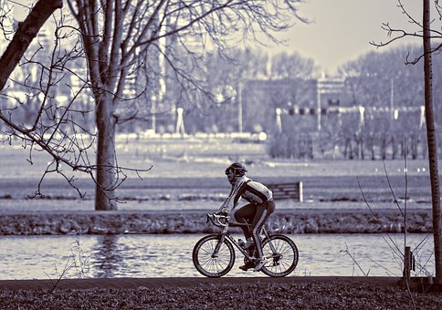 cyclist-3266644__340.jpg