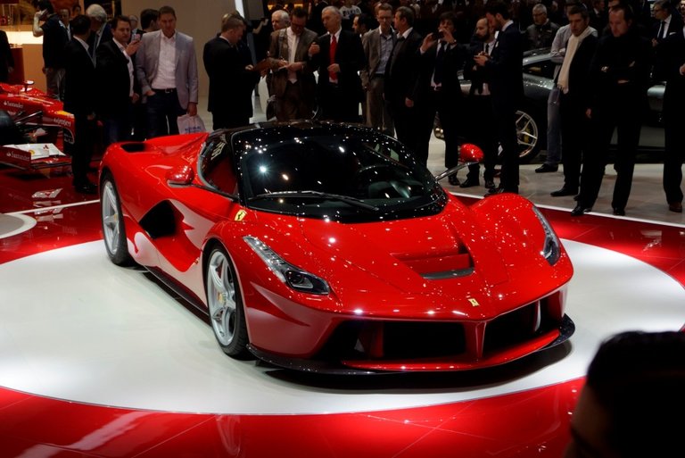 Ferrari-LaFerrari-Spider.jpg