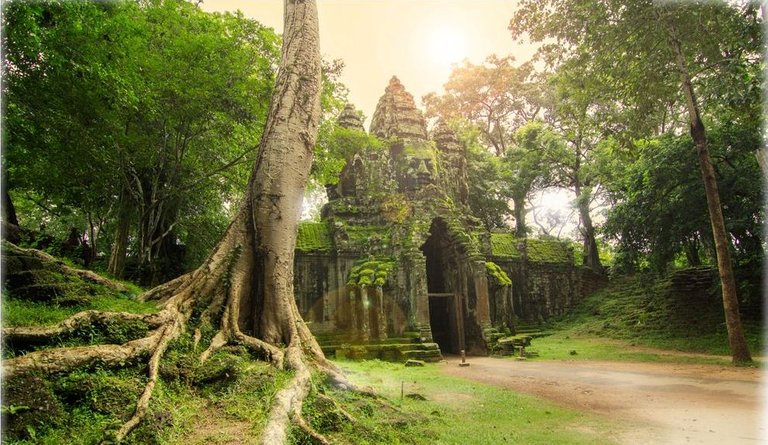 angkor tom gate.jpg