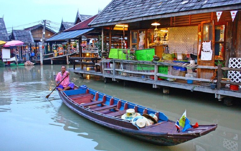 Floating Market 3.jpg