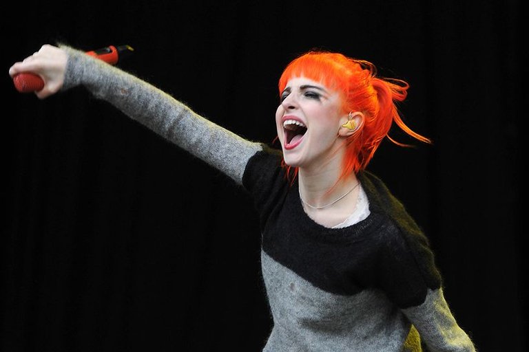 paramore-performs-on-may-26-2013.jpg