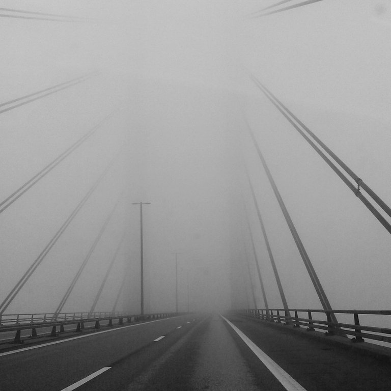 Bridge_in_fog.jpg