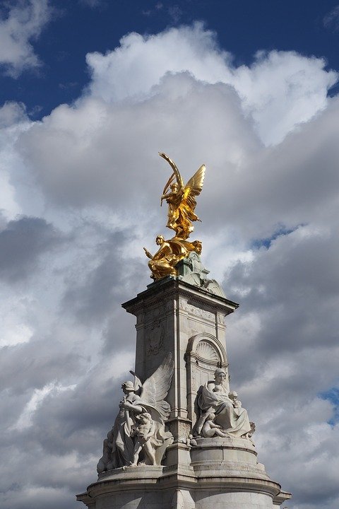 queen-victoria-monument-2744827_960_720.jpg