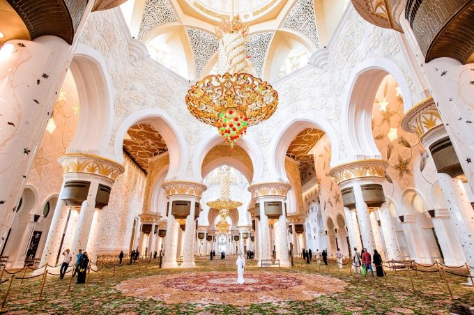 sheik-zayed-mosque-abu-dhabi-united-arab-emirates-680x452.jpg