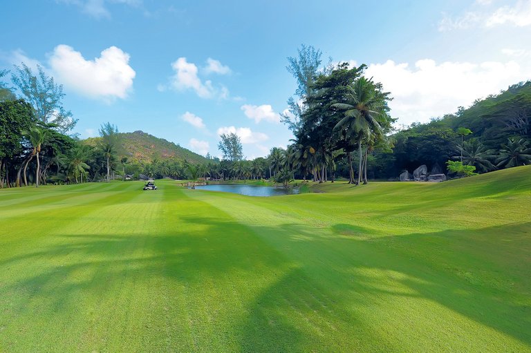 lemuria-golf course praslin.jpg