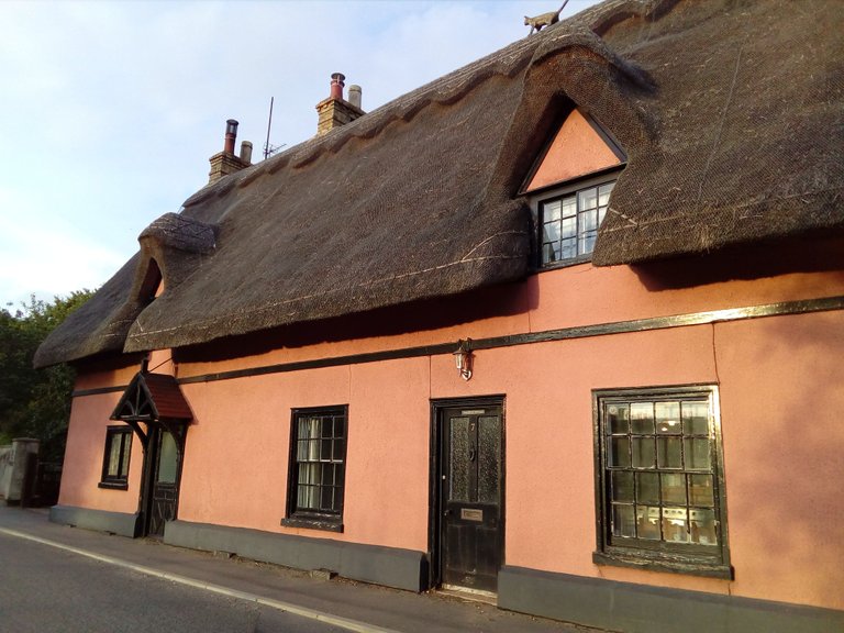 Thatched cottage.jpg