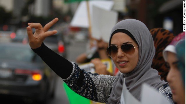 130423202813-obeidallah-muslim-peace-sign-story-top.jpg