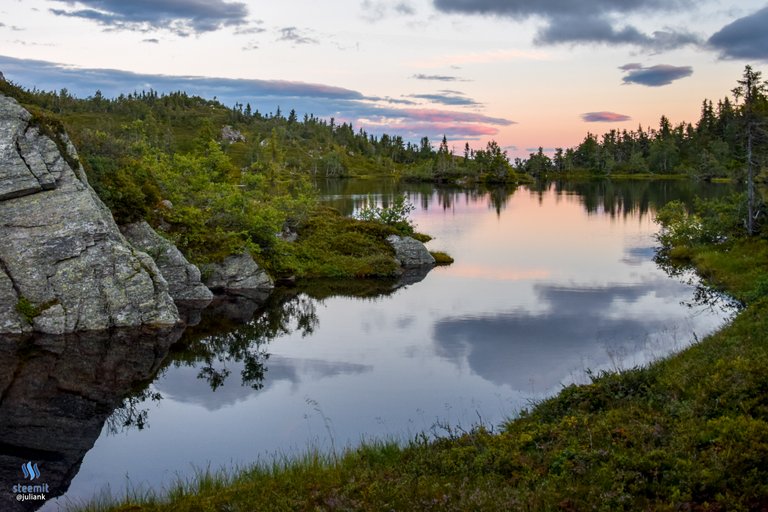 norway_mountain_lake_2.jpg