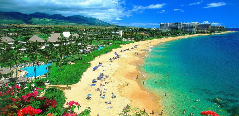 Kaanapali_beach_Maui.jpg