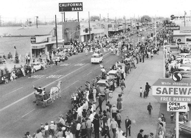 downtownchristmas_parade_1959.jpg