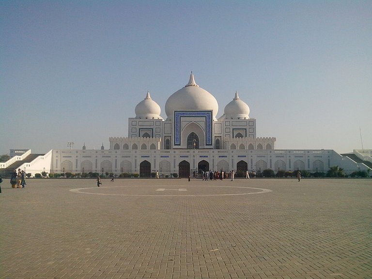 Mausoleum_of_Zulfikar_Ali_Bhutto_and_Benazir_Bhutto.jpg