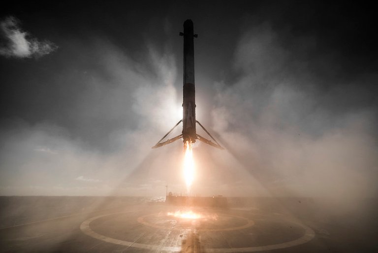 Falcon 9 landing.jpg