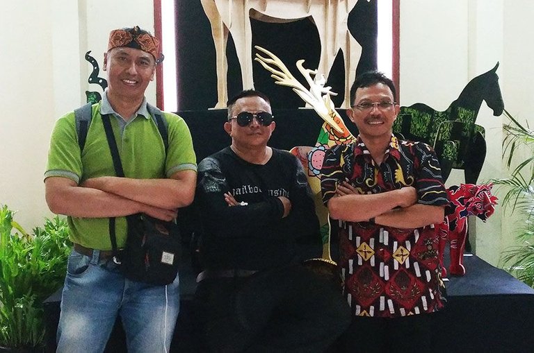 02 - Foto bersama pak dedi dan pak agus.jpg