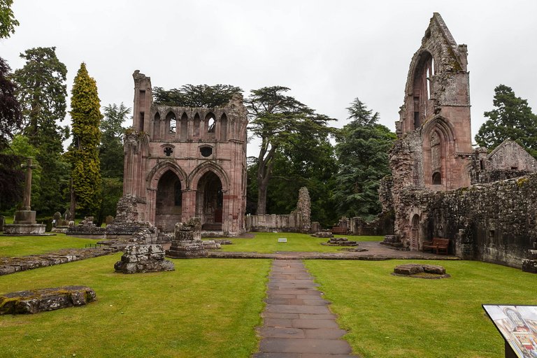 Dryburgh.Abbey.original.34018.jpg