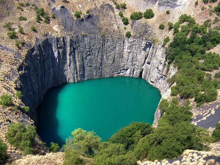 800px-Open_pit_mine.jpg