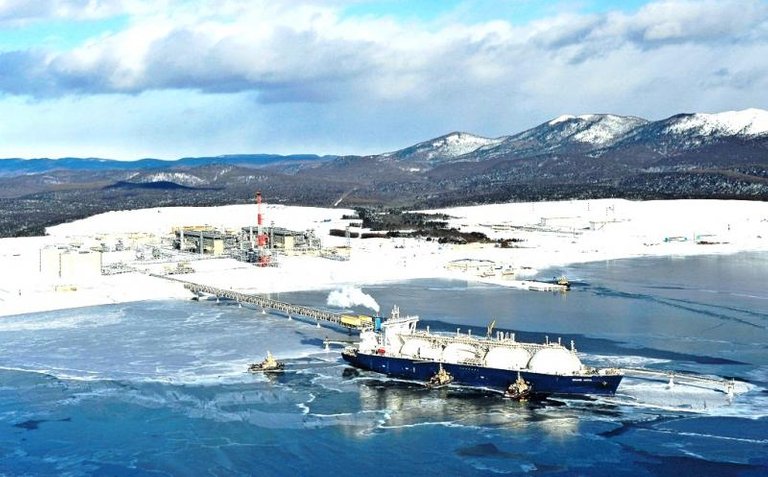 Sakhalin_LNG_plant.jpg