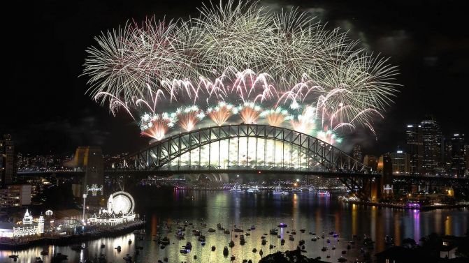 sydney-new-years-eve-fireworks-20152016-source-city-of-sydney-facebook-671x377.jpg