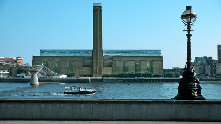 Tate_modern_london_2001_02.jpg