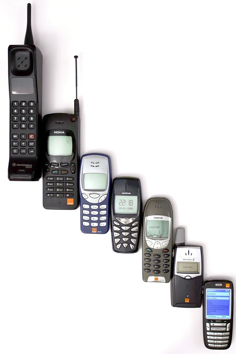 Mobile_phone_evolution.jpg