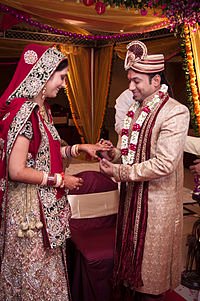 200px-Ring_ceremony,_Indian_Hindu_wedding.jpg