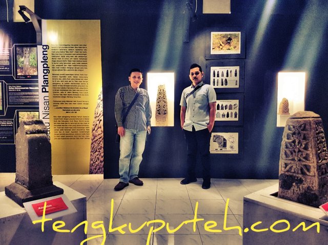 We at the Aceh Museum.jpg