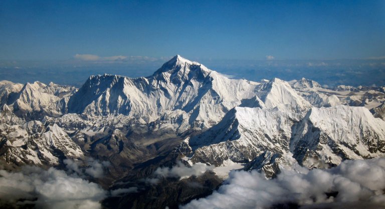 Mount_Everest_as_seen_from_Drukair2_PLW_edit-1024x557.jpg