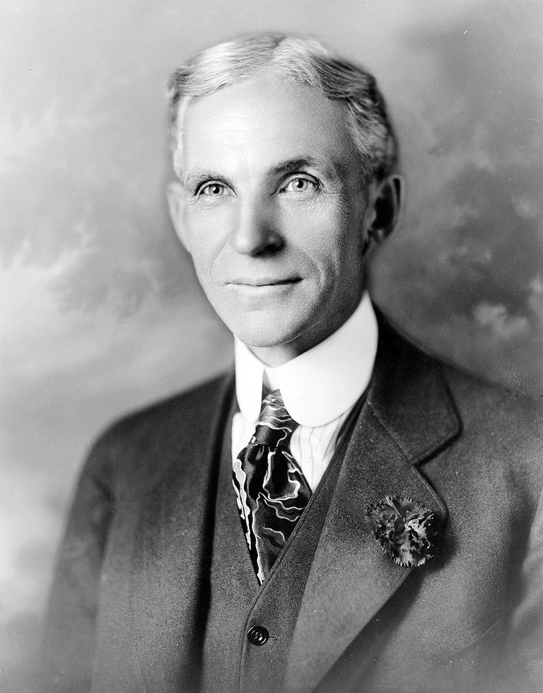 1200px-Henry_ford_1919.jpg