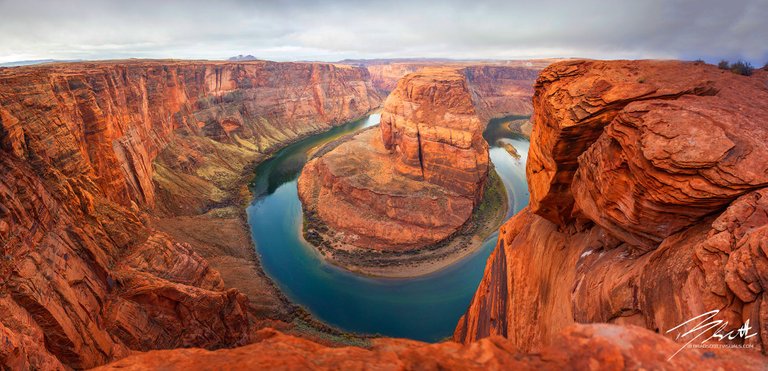 horseshoe bend panorama 2 enhanced with punch web.jpg