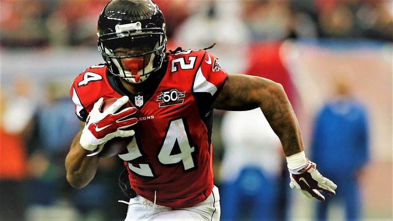 devonta-freeman-120315-usnews-getty-ftr_q37bnhwrb8xi13h7gjubezajm.jpg