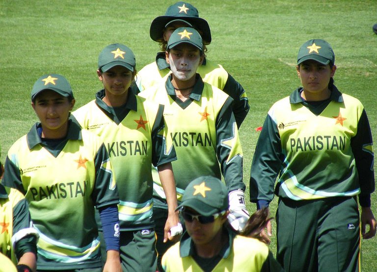 1024px-Pakistan_Womens_Cricket_Team_(1).jpg