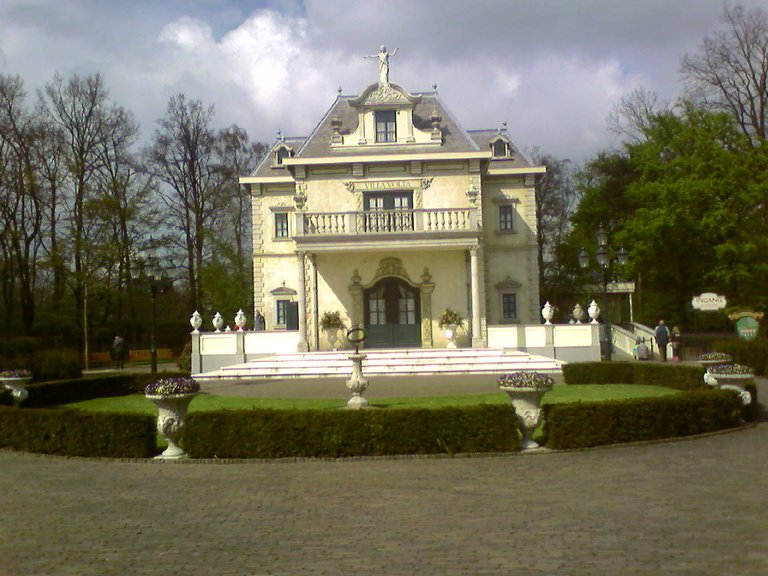 Efteling_-_Villa_Volta huis.jpg