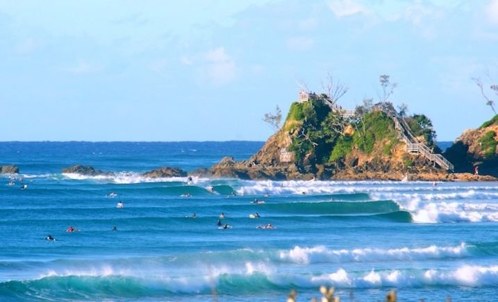 Surfing-at-the-Pass-Byron-Bay-NSW-Australia-source-surfingart.com_.au_.jpg