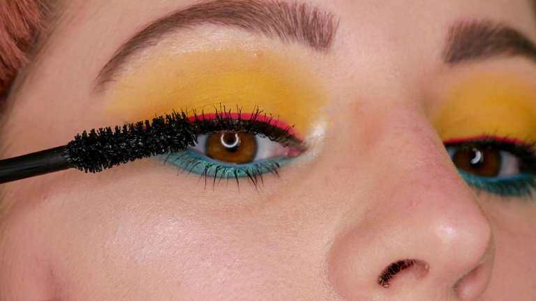 Full On Sunshine Look - mascara - Melissavandijkmakeuptutorials.jpg