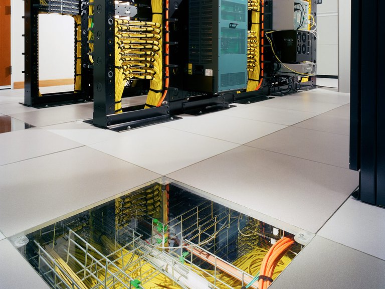 Access-Floor-in-computer-Room..jpg