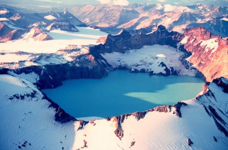 katmai_crater_lake-alaska.jpg