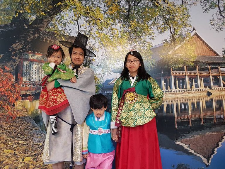 Enin Korea hanbok 5.jpg