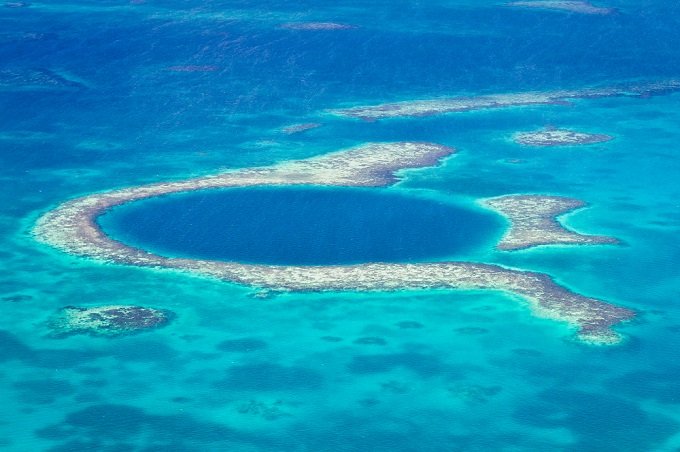 great_blue_hole_belize_680.jpg