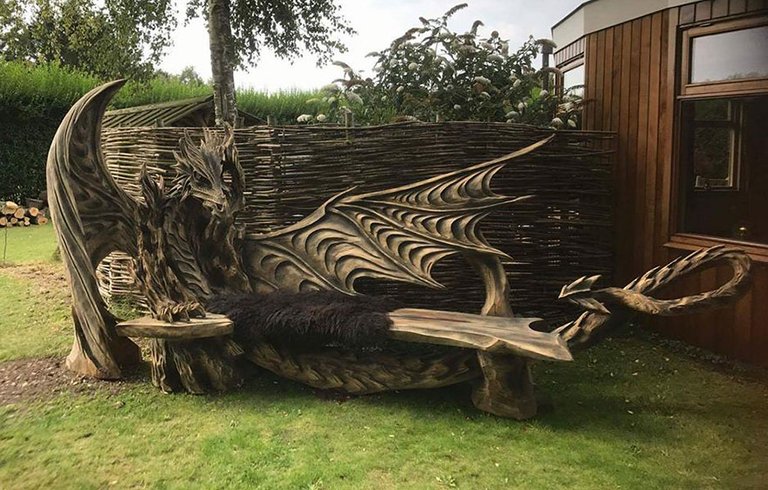 wood-chainsaw-carve-dragon-bench-igor-loskutow-13-59a69ca8cc241__880.jpg