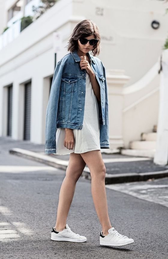 Denim-Jacket-With-An-All-White-Outfit.jpg