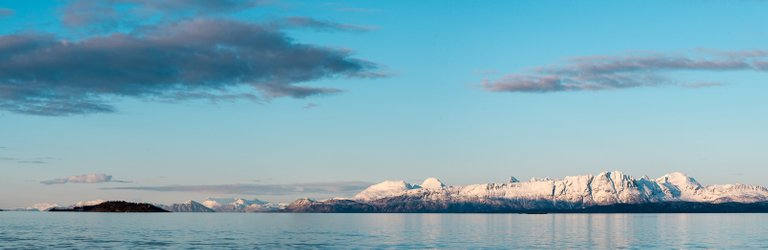 Vaagsfjord_Pano.jpg